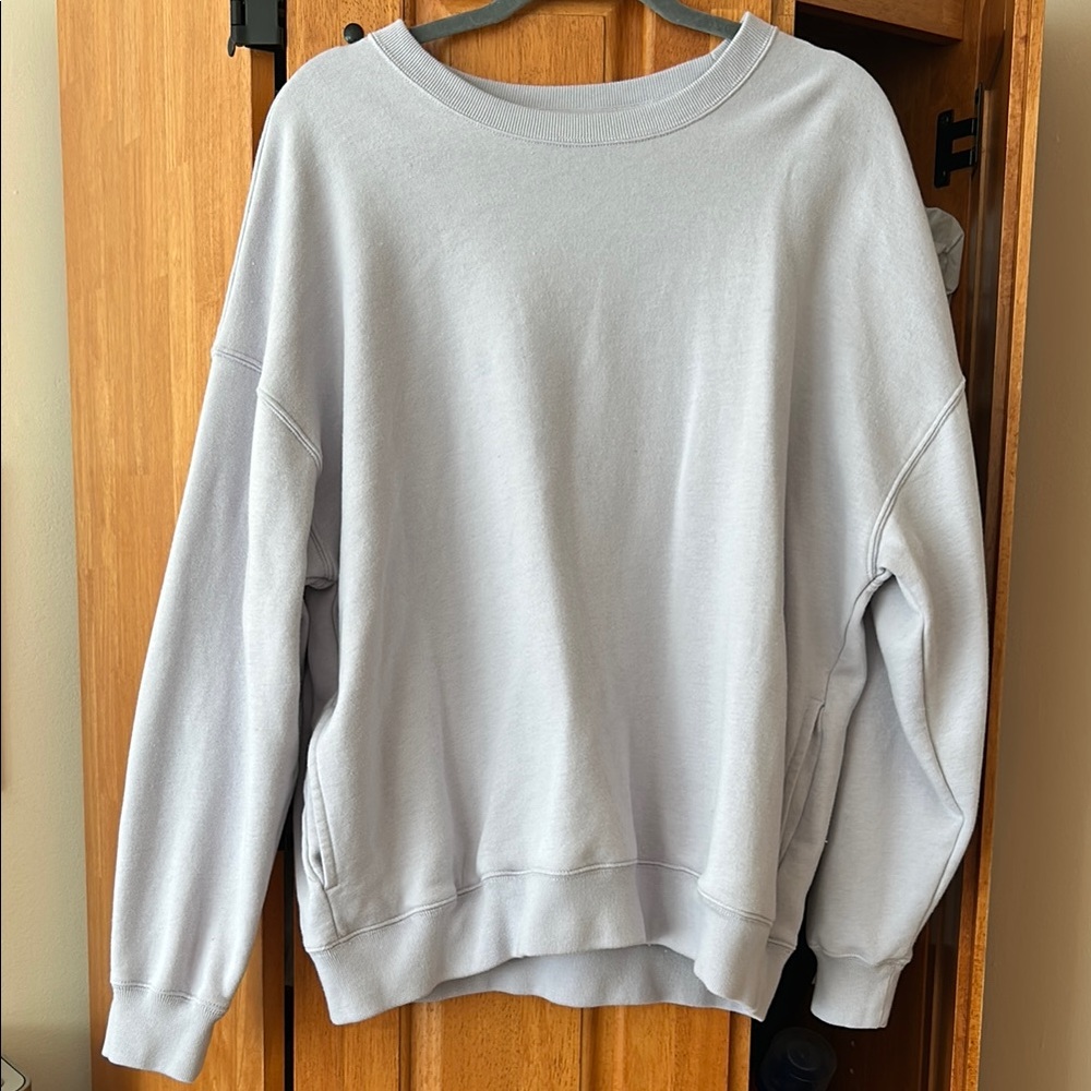 HOLLISTER oversized crewneck. light lilac color